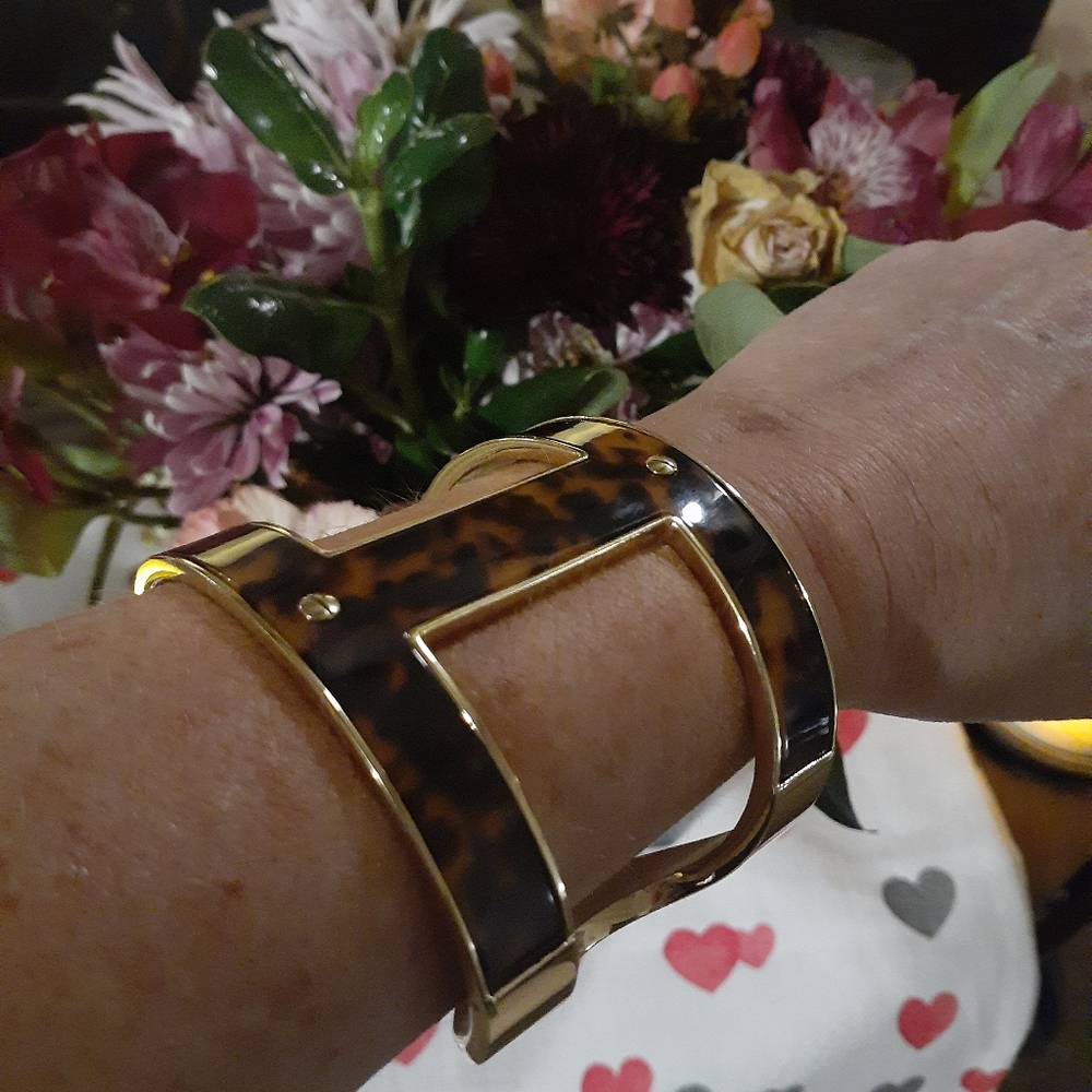 SALE ☀️💥🔆 Michael Kors NWoT Tortoise and Gold Cuff - Picture 6 of 9